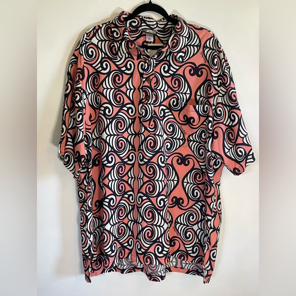 BNWT Manuhealii men’s Shirt